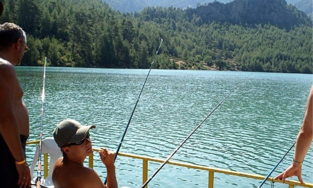 Пикник и рыбалка на озере Караджаорен