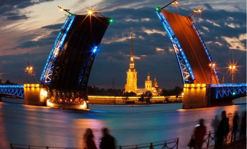 Петербург в свете ночных огней
